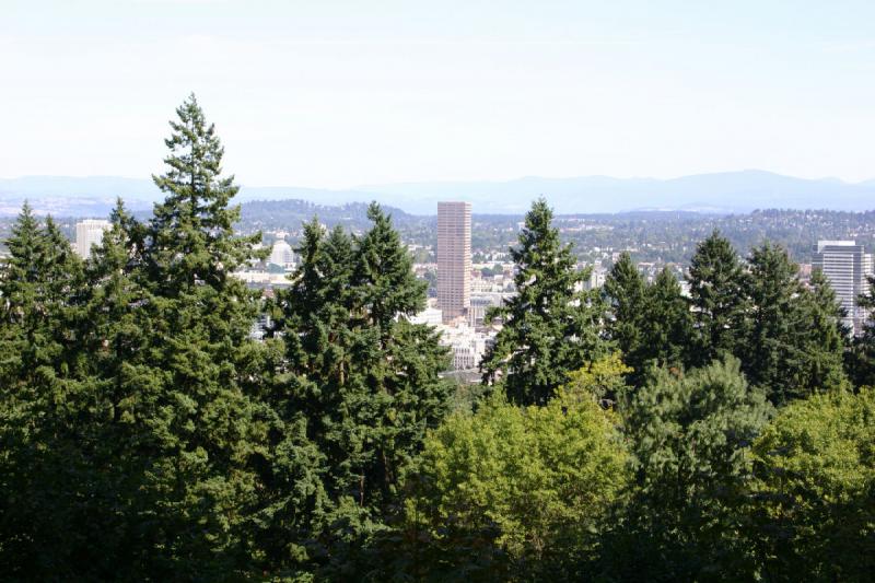 2007-09-02 14:35:26 ** Portland ** Blick Richtung Portland von der Erhebung des Japanischen Gartens aus.