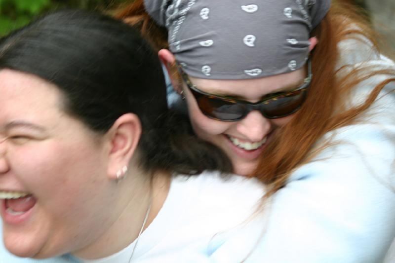 2005-05-06 17:44:24 ** Erica, Katie, Multnomah Falls ** Erica und Katie.