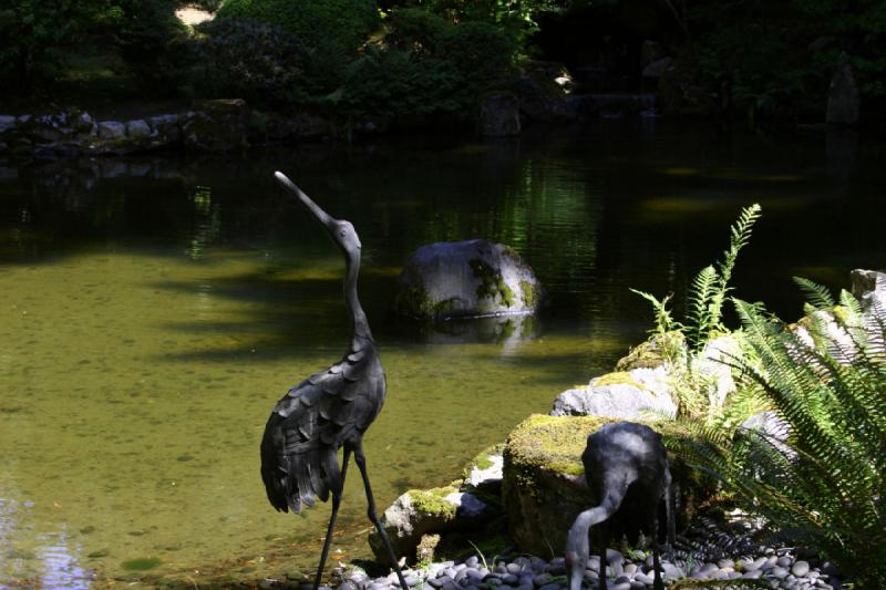 2007-09-02 13:39:14 ** Portland ** Der Stein im Wasser symbolisiert eine Schildkröte.