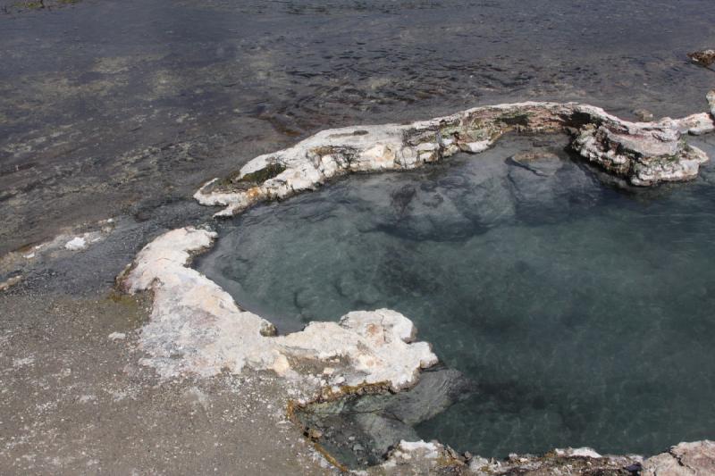 2009-08-03 10:02:03 ** Yellowstone National Park ** The hot water from the depth flows right into the Firehole River.