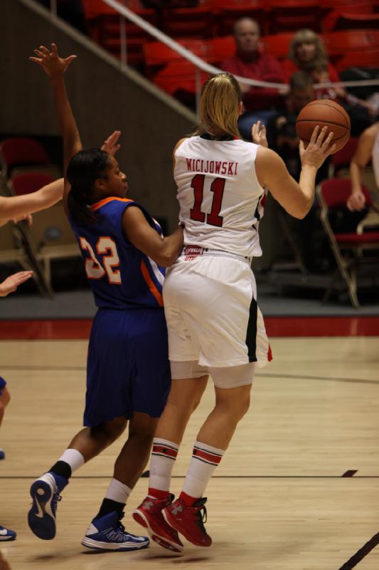 2012-12-15 16:02:23 ** Basketball, Houston Baptist Huskies, Taryn Wicijowski, Utah Utes, Women's Basketball ** 