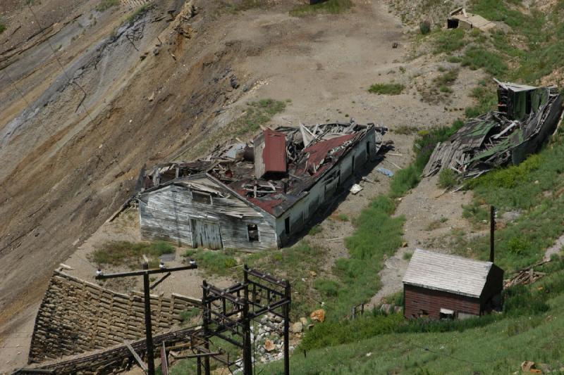 2006-07-23 12:55:18 ** Vail ** One of the buildings near the mine. 2006-07-23 12:55:18 ** Vail ** One of the buildings near the mine.