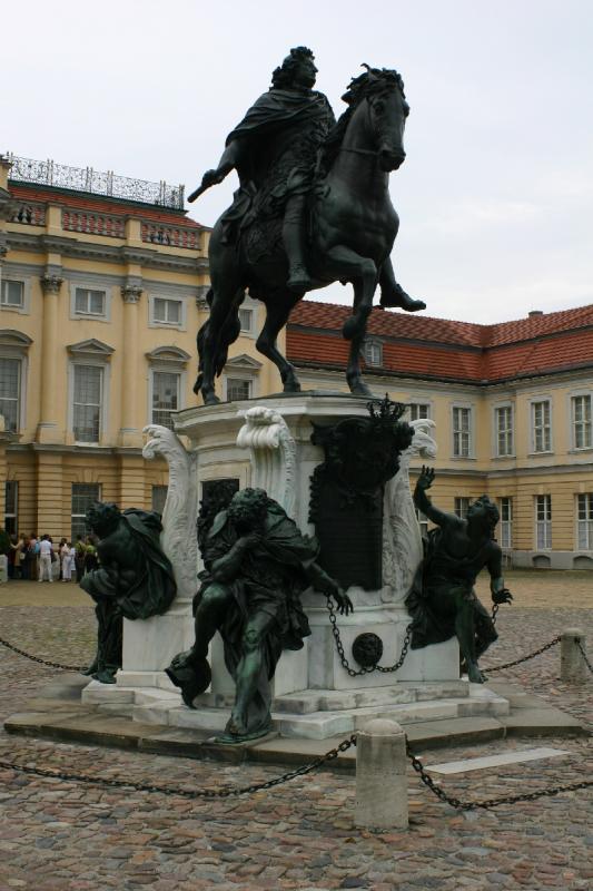 2005-08-25 11:40:54 ** Berlin, Germany ** Statue in front of the Palace Charlottenburg.