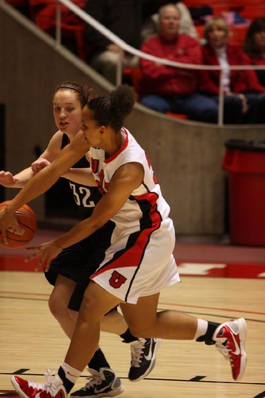 2010-12-20 20:41:36 ** Basketball, Ciera Dunbar, Damenbasketball, Southern Oregon, Utah Utes ** 