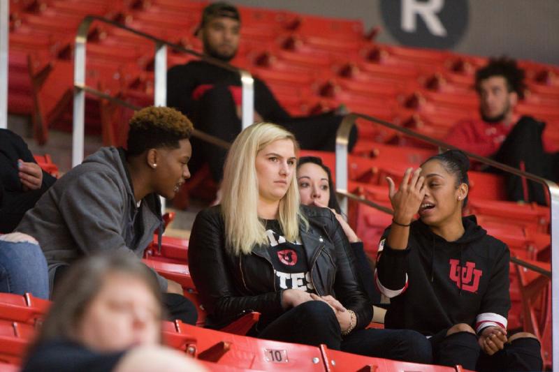 2017-02-03 21:18:56 ** Basketball, Cheyenne Wilson, Iwalani Rodrigues, Taryn Wicijowski, Utah Utes, Washington, Women's Basketball ** 