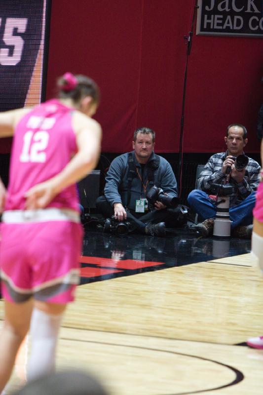 2018-01-26 19:28:18 ** Basketball, Damenbasketball, Emily Potter, Oregon State, Utah Utes ** Fotograf Alex Gallivan konzentriert sich.