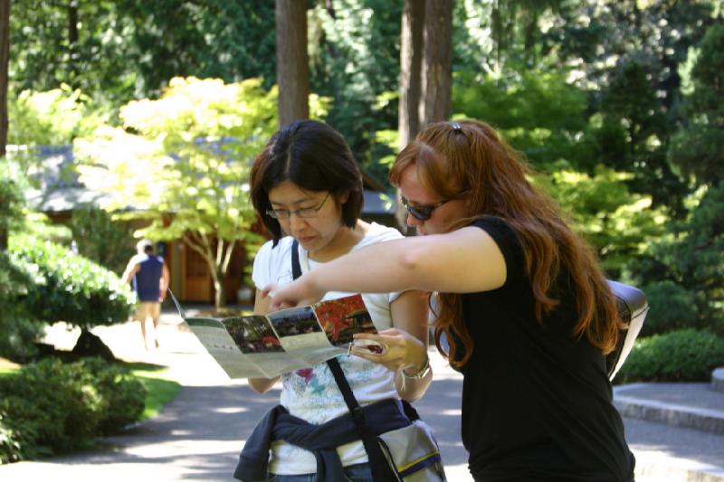 2007-09-02 12:43:26 ** Portland ** Bounmy und Katie im Japanischen Garten in Portland, Oregon.