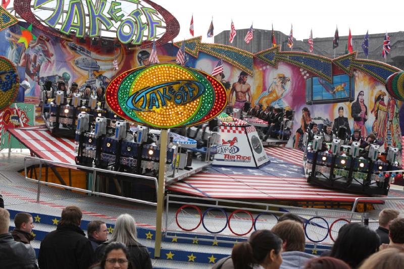 2010-04-05 18:04:54 ** Deutschland, Hamburg ** Take Off auf dem Hamburger Dom.