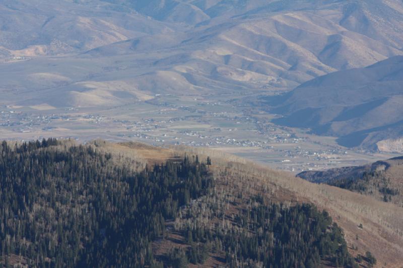 2008-10-25 16:27:47 ** Little Cottonwood Canyon, Snowbird, Utah ** Blick Richtung Osten. Die Stadt im Tal ist Heber.