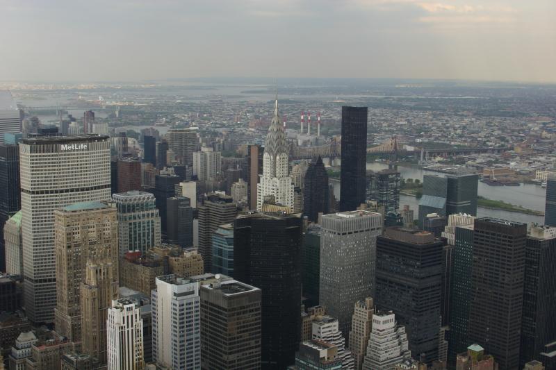 2006-05-06 17:46:16 ** New York ** Ein weiterer Blick in Richtung 'Chrysler Building'.