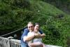 Ruben und Erica auf der Brücke des Multnomah Wasserfalls.