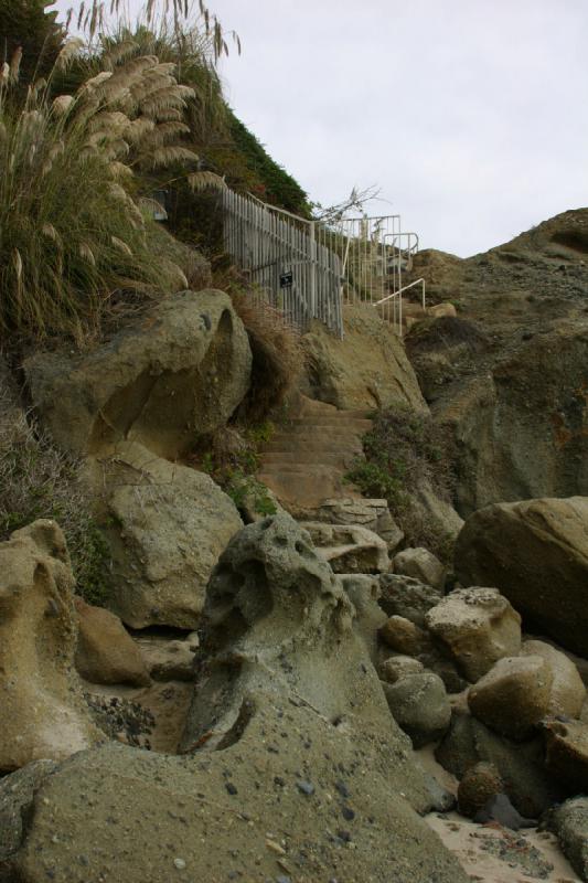 2007-10-13 15:31:58 ** California ** Stairs from the house on the cliffs to the beach. A fence and gates keep nosey visitors away.