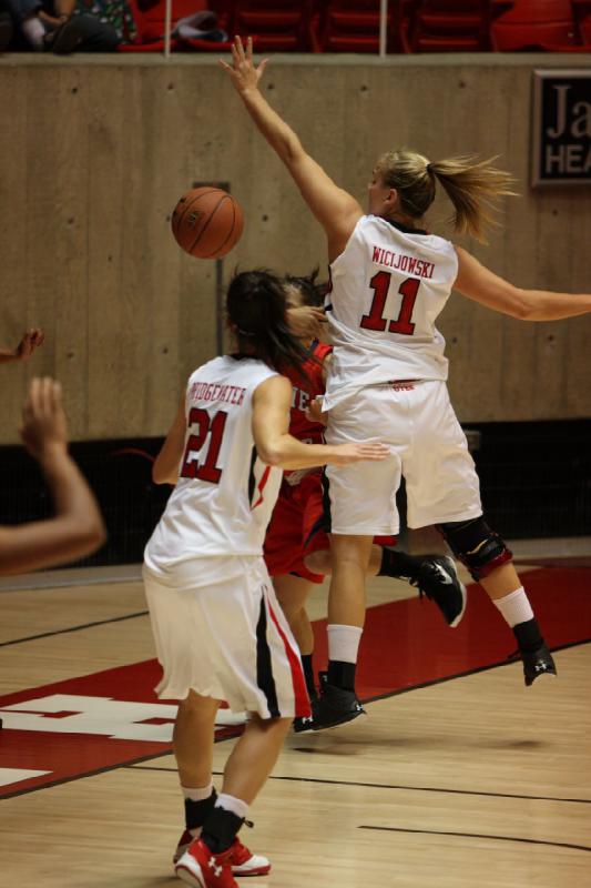 2011-11-05 17:22:51 ** Basketball, Chelsea Bridgewater, Dixie State, Taryn Wicijowski, Utah Utes, Women's Basketball ** 