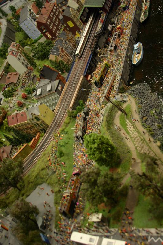 2006-11-25 10:16:32 ** Deutschland, Hamburg, Miniaturwunderland ** Straßenparade.