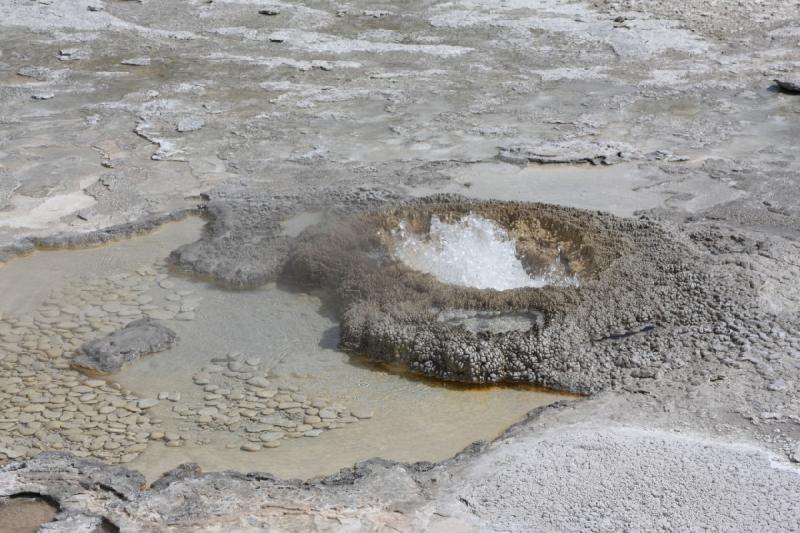 2008-08-15 12:05:16 ** Yellowstone Nationalpark ** Brodelndes Wasser.