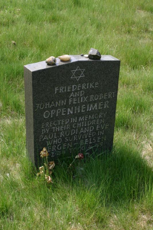 2008-05-13 12:04:34 ** Bergen-Belsen, Deutschland, Konzentrationslager ** Errichtet im Andenken an Friederike und Johann Felix Robert Oppenheimer.