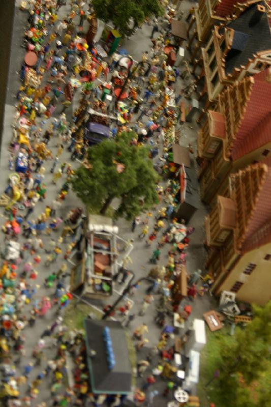 2006-11-25 10:31:54 ** Deutschland, Hamburg, Miniaturwunderland ** Sieht nach einem Wochenmarkt aus.