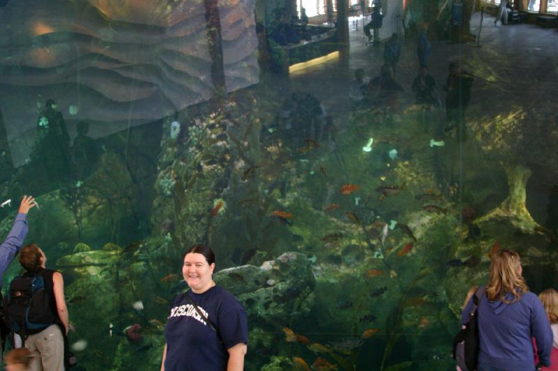 2007-09-01 10:56:10 ** Aquarium, Erica, Seattle ** Erica in front of the Aquarium at the entrance.