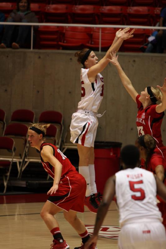 2013-11-15 18:00:28 ** Basketball, Cheyenne Wilson, Damenbasketball, Michelle Plouffe, Nebraska, Utah Utes ** 