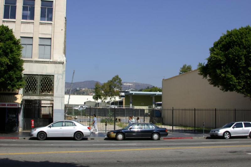 2007-10-14 11:56:30 ** California ** The Hollywood-sign in the distance as seen from the Hollywood Boulevard.