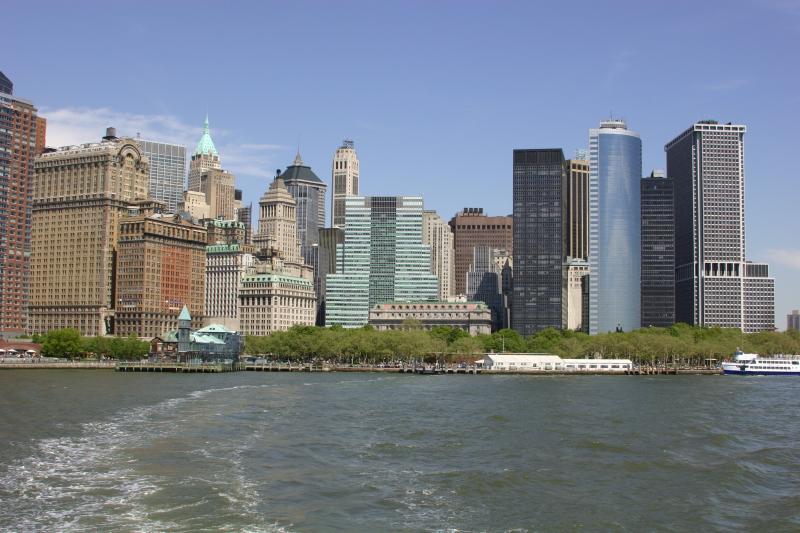 2006-05-07 14:35:56 ** New York ** 'Battery Park' und die Südspitze Manhattans von der Fähre aus.