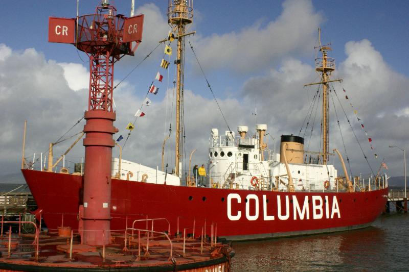 2006-01-28 14:43:50 ** Astoria, Oregon ** Ausgedientes Feuerschiff im Hafen von Astoria.