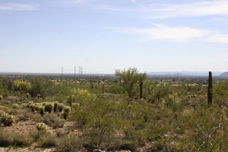 2007-04-14 14:32:08 ** Phoenix, Taliesin West ** Ausblick in Richtung der weitläufigen Stadt Phoenix. Zur Zeit von Frank Lloyd Wright waren dort noch keine Häuser zu sehen.