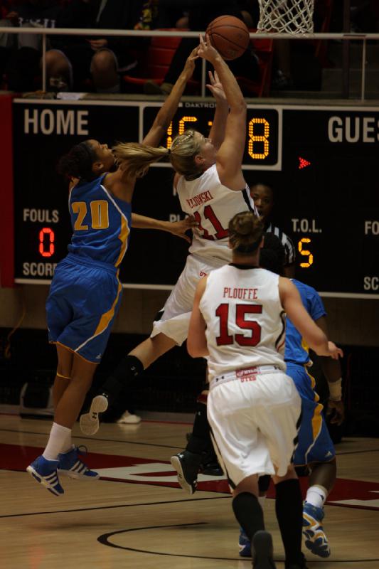 2012-01-26 19:04:14 ** Basketball, Damenbasketball, Michelle Plouffe, Taryn Wicijowski, UCLA, Utah Utes ** 