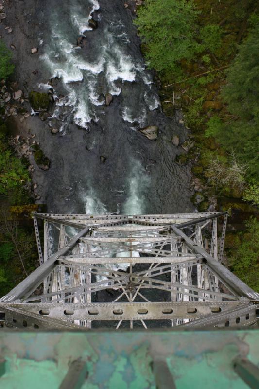 2005-05-06 18:24:36 ** Washington ** On one of the many other bridges.